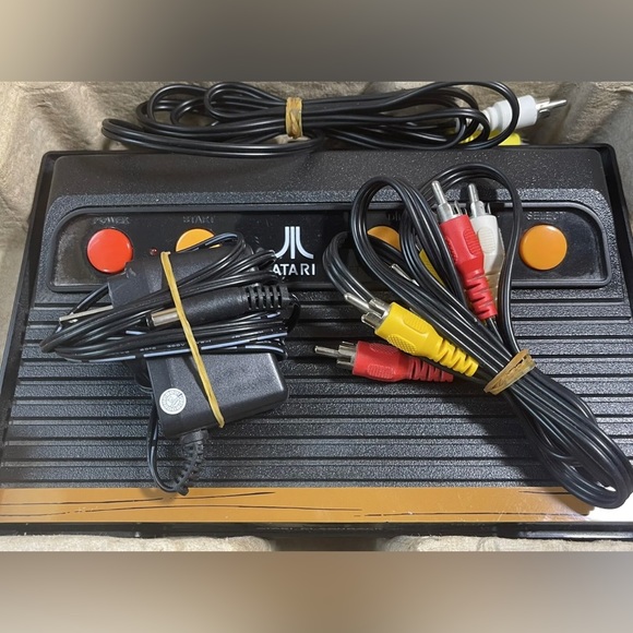 Atari Flashback 4 Classic Game Console Sealed Boxed 2600 Series & 76 Games 🔥 - Picture 5 of 6
